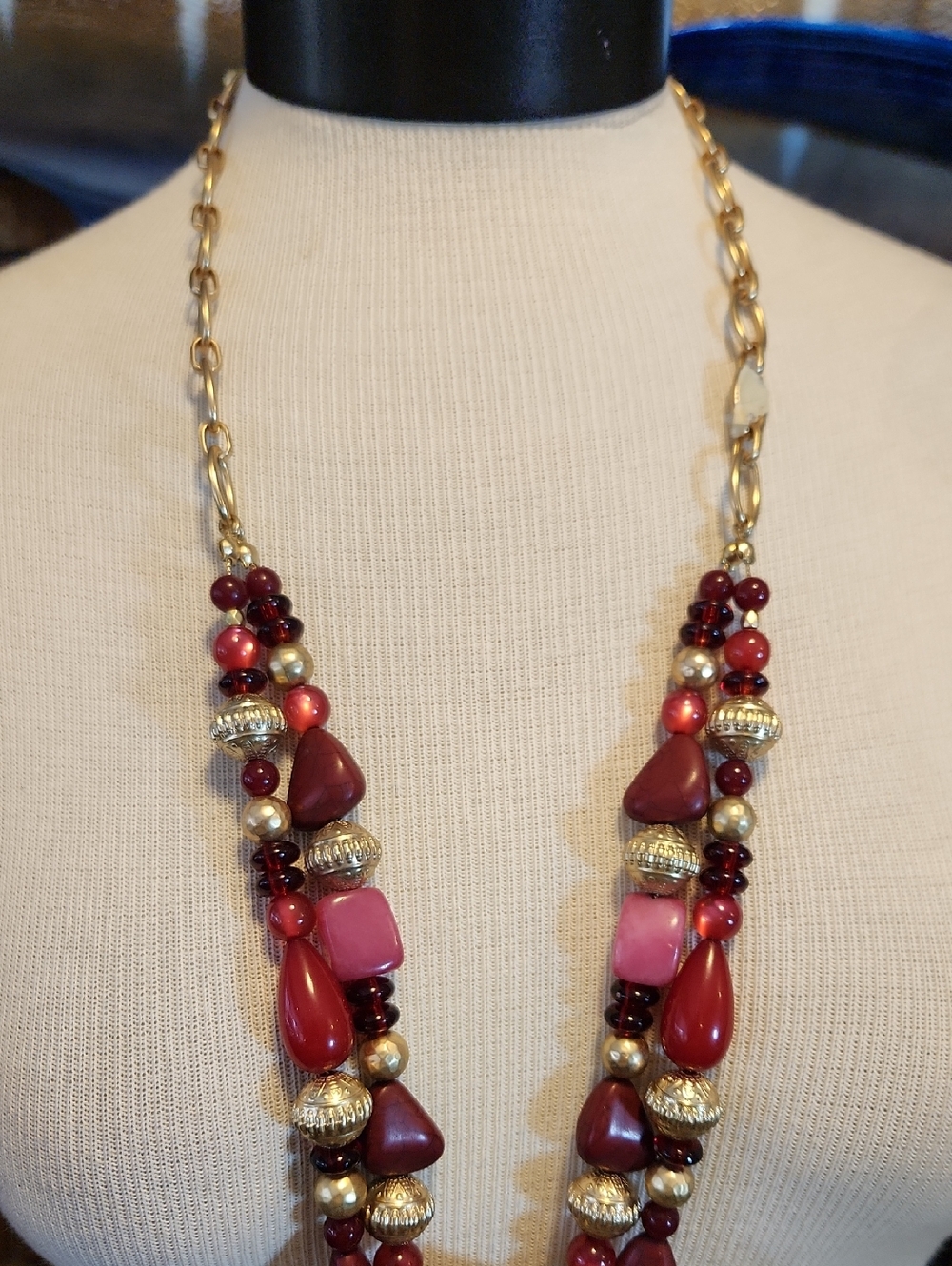 Chicos NWT Gold-Tone Necklace with Red Beaded Pendant Medallion Statement - Picture 3 of 10